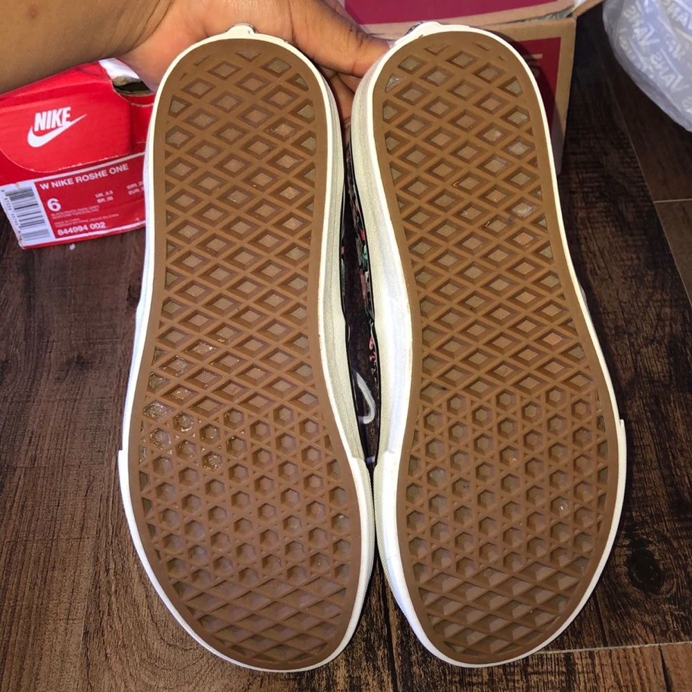 Authentic (Multi Floral) Blk/TruWht Vans - Picture 6 of 7